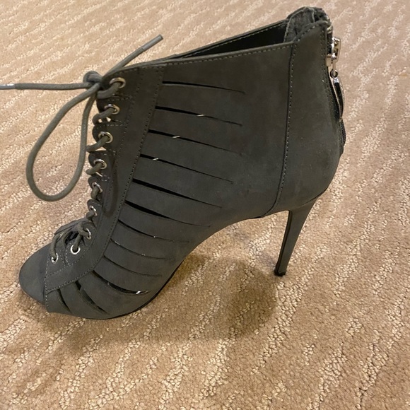 Lace up Guess Heels - Picture 2 of 4